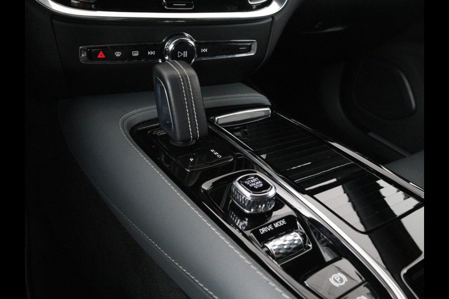Volvo V60 2.0 T8 Recharge AWD R-Design | Trekhaak | Stoelverwarming | Camera | Harman/Kardon | Adaptive cruise | Memory | Carplay | Navigatie | 19'' lichtmetalen velgen