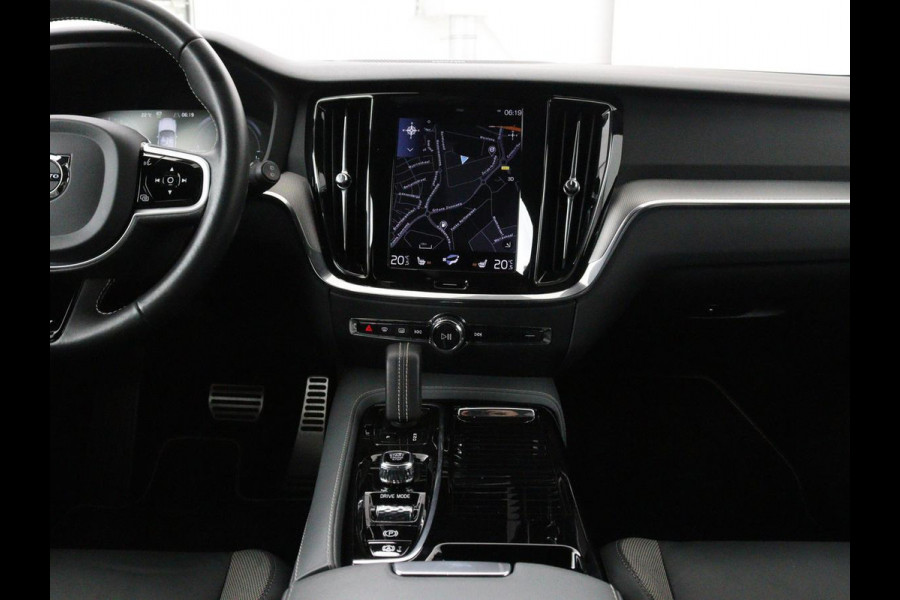 Volvo V60 2.0 T8 Recharge AWD R-Design | Trekhaak | Stoelverwarming | Camera | Harman/Kardon | Adaptive cruise | Memory | Carplay | Navigatie | 19'' lichtmetalen velgen