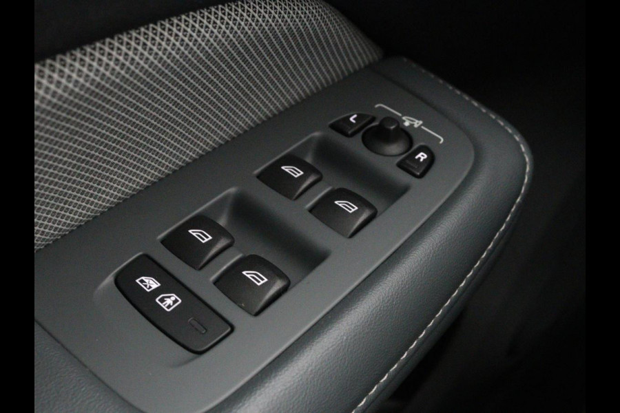 Volvo V60 2.0 T8 Recharge AWD R-Design | Trekhaak | Stoelverwarming | Camera | Harman/Kardon | Adaptive cruise | Memory | Carplay | Navigatie | 19'' lichtmetalen velgen