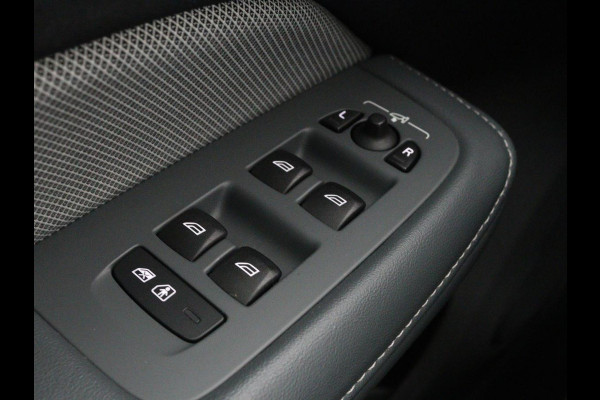 Volvo V60 2.0 T8 Recharge AWD R-Design | Trekhaak | Stoelverwarming | Camera | Harman/Kardon | Adaptive cruise | Memory | Carplay | Navigatie | 19'' lichtmetalen velgen