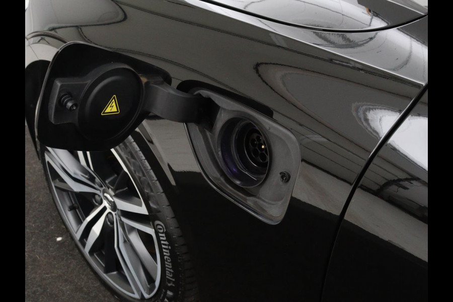 Volvo V60 2.0 T8 Recharge AWD R-Design | Trekhaak | Stoelverwarming | Camera | Harman/Kardon | Adaptive cruise | Memory | Carplay | Navigatie | 19'' lichtmetalen velgen