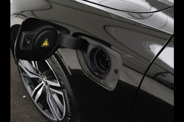 Volvo V60 2.0 T8 Recharge AWD R-Design | Trekhaak | Stoelverwarming | Camera | Harman/Kardon | Adaptive cruise | Memory | Carplay | Navigatie | 19'' lichtmetalen velgen