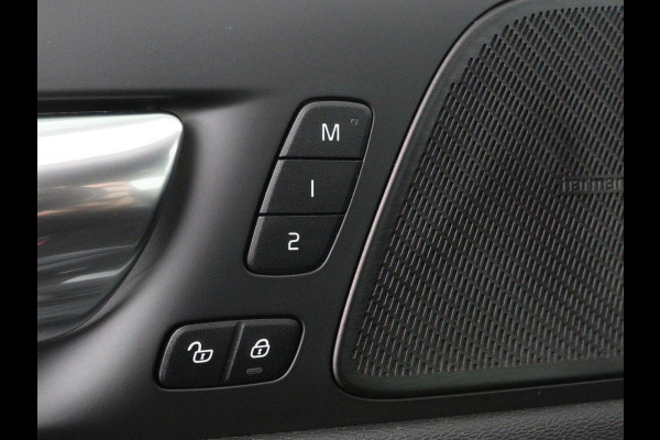 Volvo V60 2.0 T8 Recharge AWD R-Design | Trekhaak | Stoelverwarming | Camera | Harman/Kardon | Adaptive cruise | Memory | Carplay | Navigatie | 19'' lichtmetalen velgen