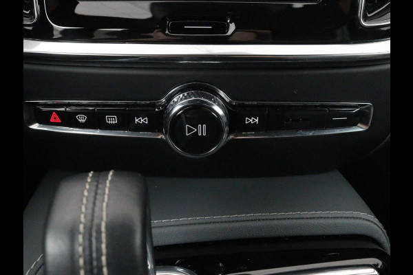 Volvo V60 2.0 T8 Recharge AWD R-Design | Trekhaak | Stoelverwarming | Camera | Harman/Kardon | Adaptive cruise | Memory | Carplay | Navigatie | 19'' lichtmetalen velgen