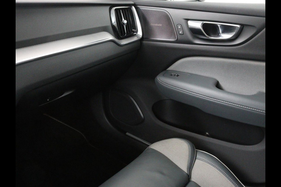 Volvo V60 2.0 T8 Recharge AWD R-Design | Trekhaak | Stoelverwarming | Camera | Harman/Kardon | Adaptive cruise | Memory | Carplay | Navigatie | 19'' lichtmetalen velgen