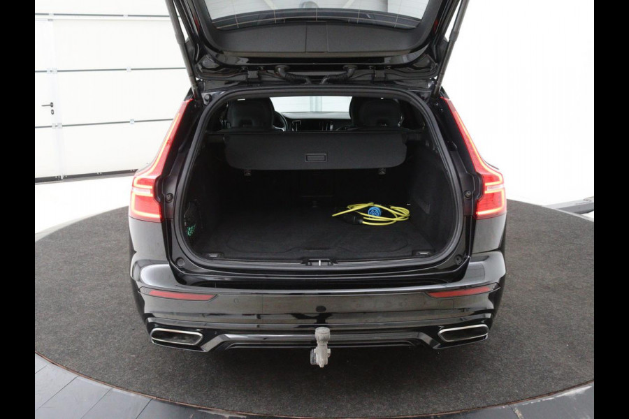 Volvo V60 2.0 T8 Recharge AWD R-Design | Trekhaak | Stoelverwarming | Camera | Harman/Kardon | Adaptive cruise | Memory | Carplay | Navigatie | 19'' lichtmetalen velgen