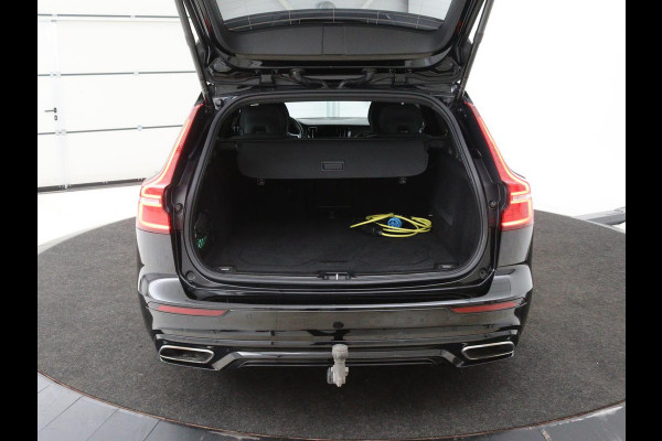 Volvo V60 2.0 T8 Recharge AWD R-Design | Trekhaak | Stoelverwarming | Camera | Harman/Kardon | Adaptive cruise | Memory | Carplay | Navigatie | 19'' lichtmetalen velgen