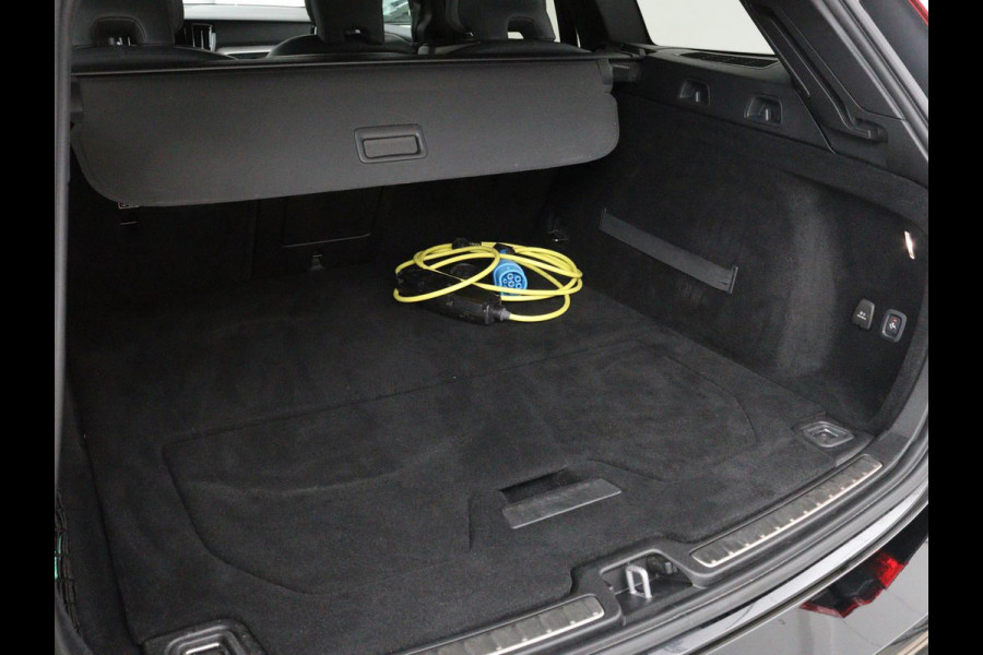 Volvo V60 2.0 T8 Recharge AWD R-Design | Trekhaak | Stoelverwarming | Camera | Harman/Kardon | Adaptive cruise | Memory | Carplay | Navigatie | 19'' lichtmetalen velgen