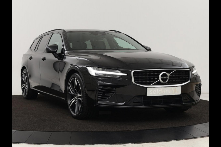 Volvo V60 2.0 T8 Recharge AWD R-Design | Trekhaak | Stoelverwarming | Camera | Harman/Kardon | Adaptive cruise | Memory | Carplay | Navigatie | 19'' lichtmetalen velgen