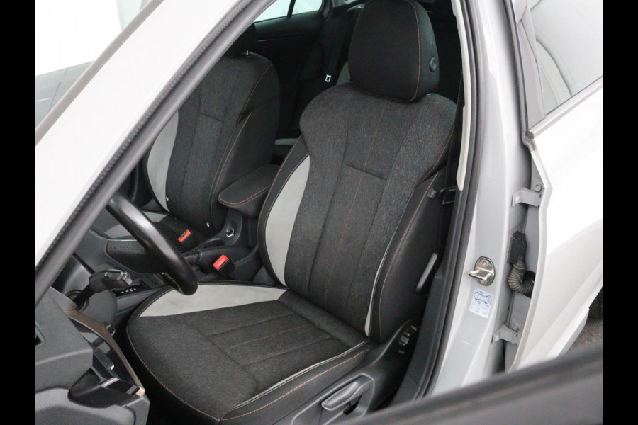 Škoda Kamiq 1.5 TSI Business Edtion | Stoelverwarming | Camera | Trekhaak | Carplay | Keyless | Full LED | Virtual Cockpit | Navigatie | Climate control | Parkeerhulp | Cruise control