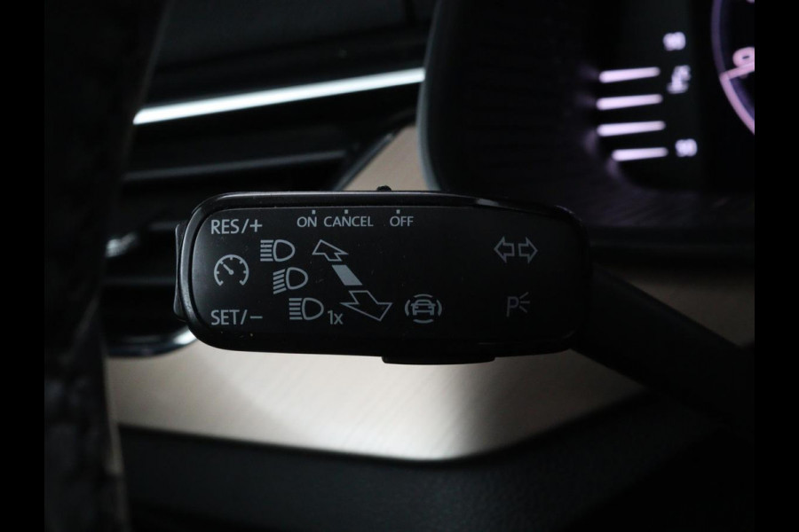 Škoda Kamiq 1.5 TSI Business Edtion | Stoelverwarming | Camera | Trekhaak | Carplay | Keyless | Full LED | Virtual Cockpit | Navigatie | Climate control | Parkeerhulp | Cruise control