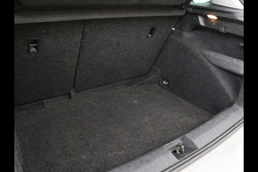 Škoda Kamiq 1.5 TSI Business Edtion | Stoelverwarming | Camera | Trekhaak | Carplay | Keyless | Full LED | Virtual Cockpit | Navigatie | Climate control | Parkeerhulp | Cruise control
