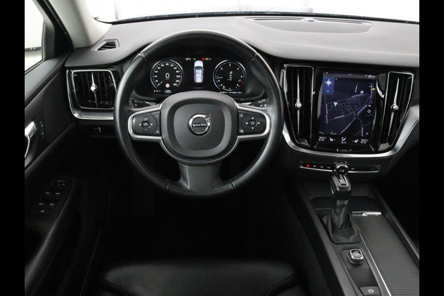Volvo V60 2.0 D4 Momentum | 1e eigenaar | Panoramadak | Leder | Trekhaak | Stoelverwarming | Carplay | Navigatie | Full LED