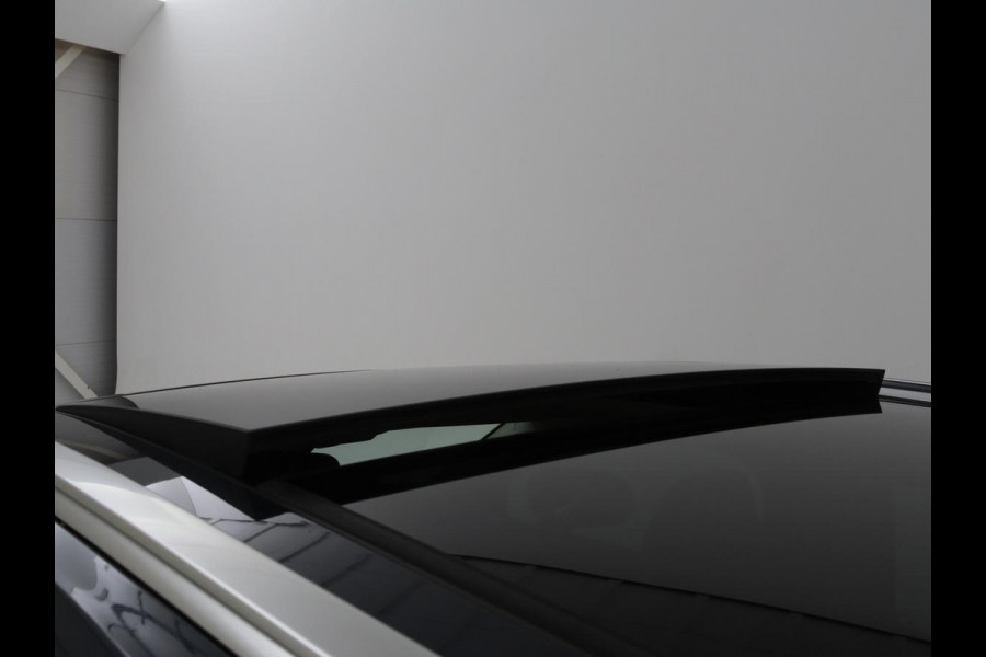 Volvo V60 2.0 D4 Momentum | 1e eigenaar | Panoramadak | Leder | Trekhaak | Stoelverwarming | Carplay | Navigatie | Full LED
