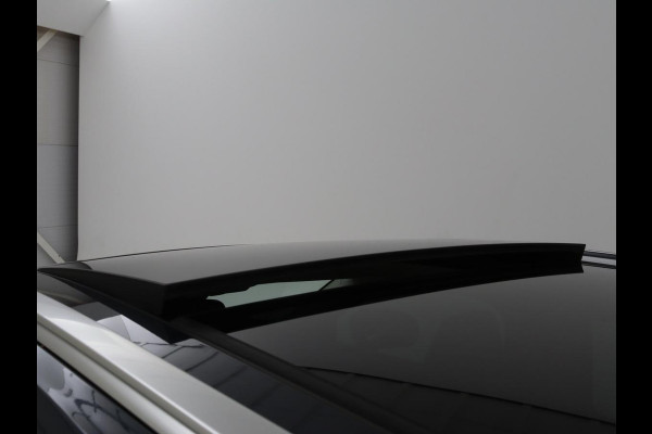 Volvo V60 2.0 D4 Momentum | 1e eigenaar | Panoramadak | Leder | Trekhaak | Stoelverwarming | Carplay | Navigatie | Full LED
