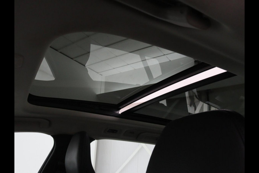 Volvo V60 2.0 D4 Momentum | 1e eigenaar | Panoramadak | Leder | Trekhaak | Stoelverwarming | Carplay | Navigatie | Full LED