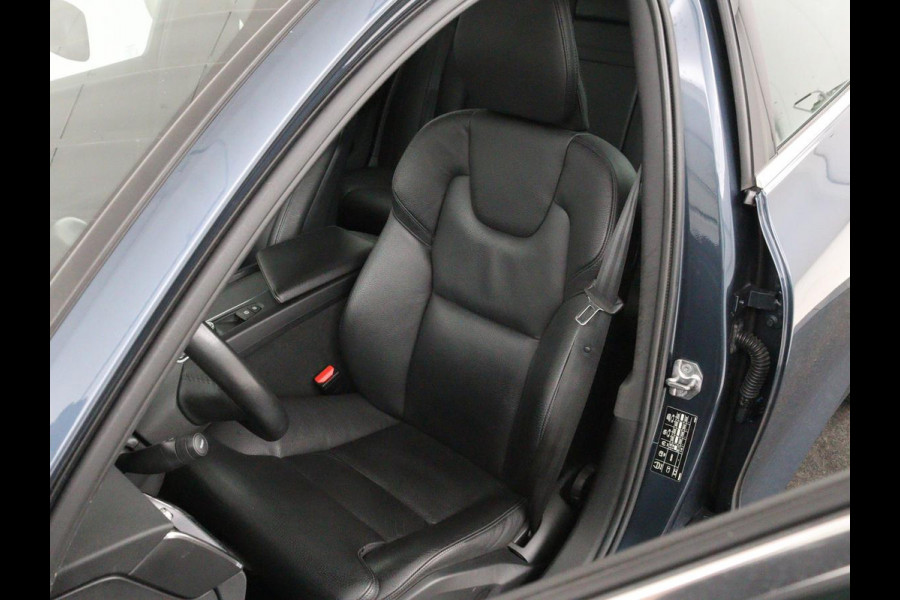 Volvo V60 2.0 D4 Momentum | 1e eigenaar | Panoramadak | Leder | Trekhaak | Stoelverwarming | Carplay | Navigatie | Full LED