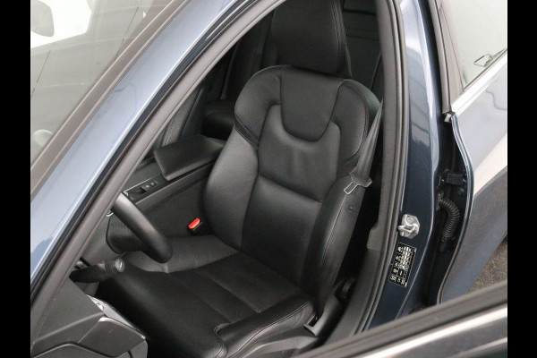 Volvo V60 2.0 D4 Momentum | 1e eigenaar | Panoramadak | Leder | Trekhaak | Stoelverwarming | Carplay | Navigatie | Full LED