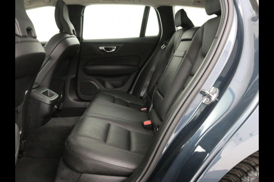 Volvo V60 2.0 D4 Momentum | 1e eigenaar | Panoramadak | Leder | Trekhaak | Stoelverwarming | Carplay | Navigatie | Full LED