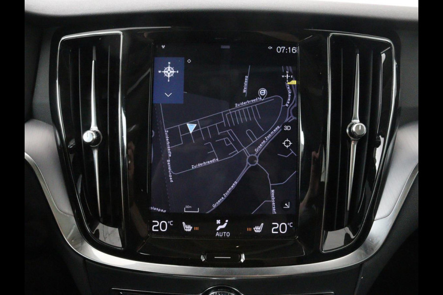Volvo V60 2.0 D4 Momentum | 1e eigenaar | Panoramadak | Leder | Trekhaak | Stoelverwarming | Carplay | Navigatie | Full LED