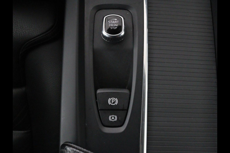Volvo V60 2.0 D4 Momentum | 1e eigenaar | Panoramadak | Leder | Trekhaak | Stoelverwarming | Carplay | Navigatie | Full LED