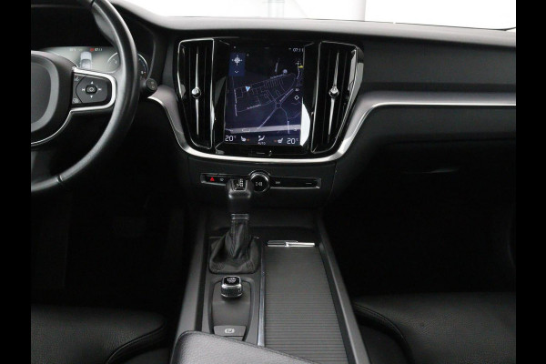 Volvo V60 2.0 D4 Momentum | 1e eigenaar | Panoramadak | Leder | Trekhaak | Stoelverwarming | Carplay | Navigatie | Full LED