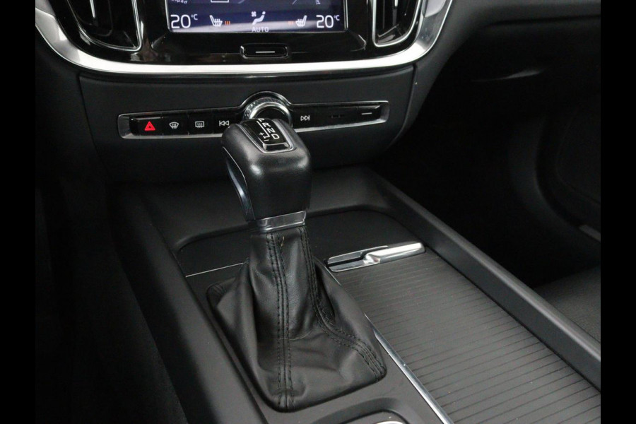 Volvo V60 2.0 D4 Momentum | 1e eigenaar | Panoramadak | Leder | Trekhaak | Stoelverwarming | Carplay | Navigatie | Full LED