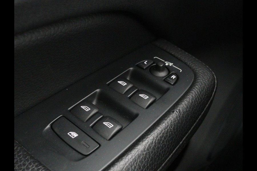 Volvo V60 2.0 D4 Momentum | 1e eigenaar | Panoramadak | Leder | Trekhaak | Stoelverwarming | Carplay | Navigatie | Full LED