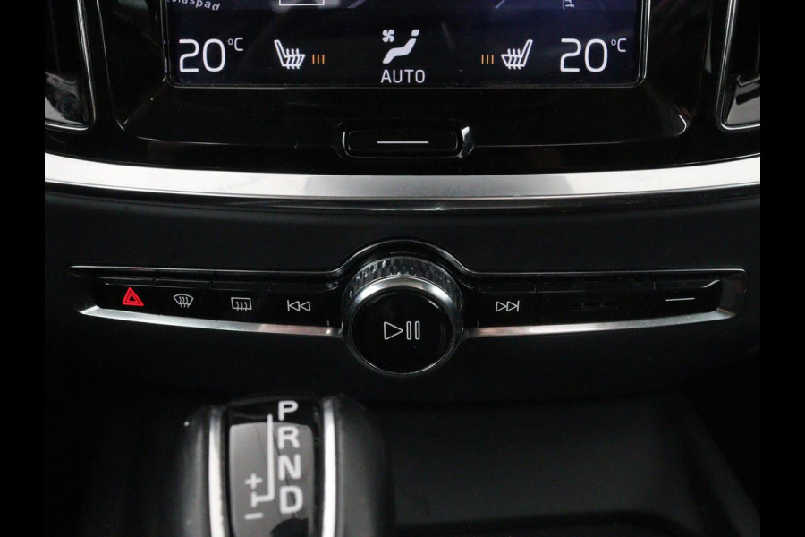 Volvo V60 2.0 D4 Momentum | 1e eigenaar | Panoramadak | Leder | Trekhaak | Stoelverwarming | Carplay | Navigatie | Full LED