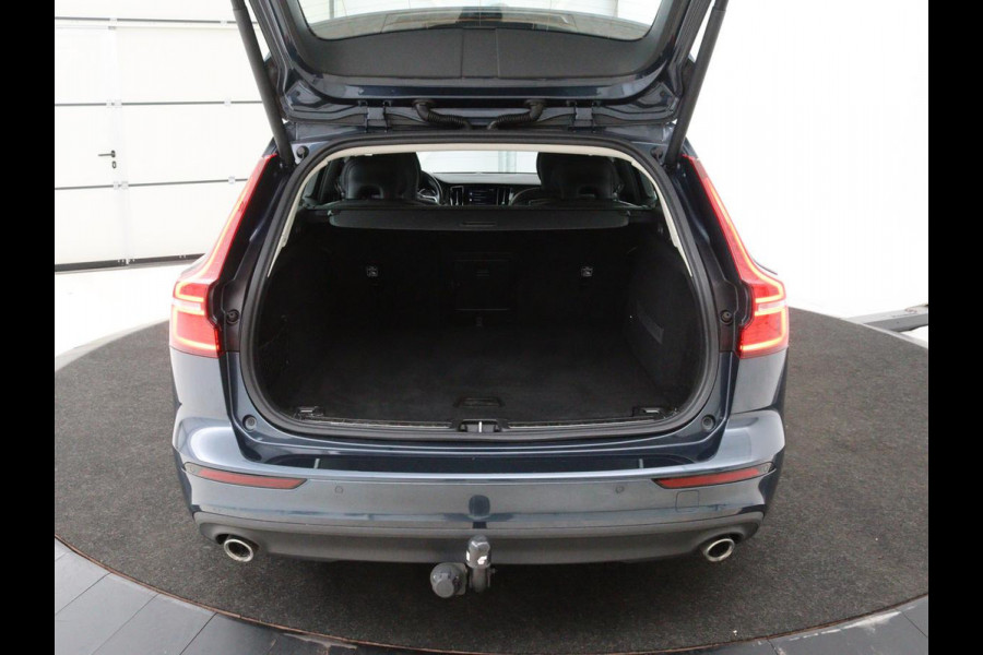 Volvo V60 2.0 D4 Momentum | 1e eigenaar | Panoramadak | Leder | Trekhaak | Stoelverwarming | Carplay | Navigatie | Full LED