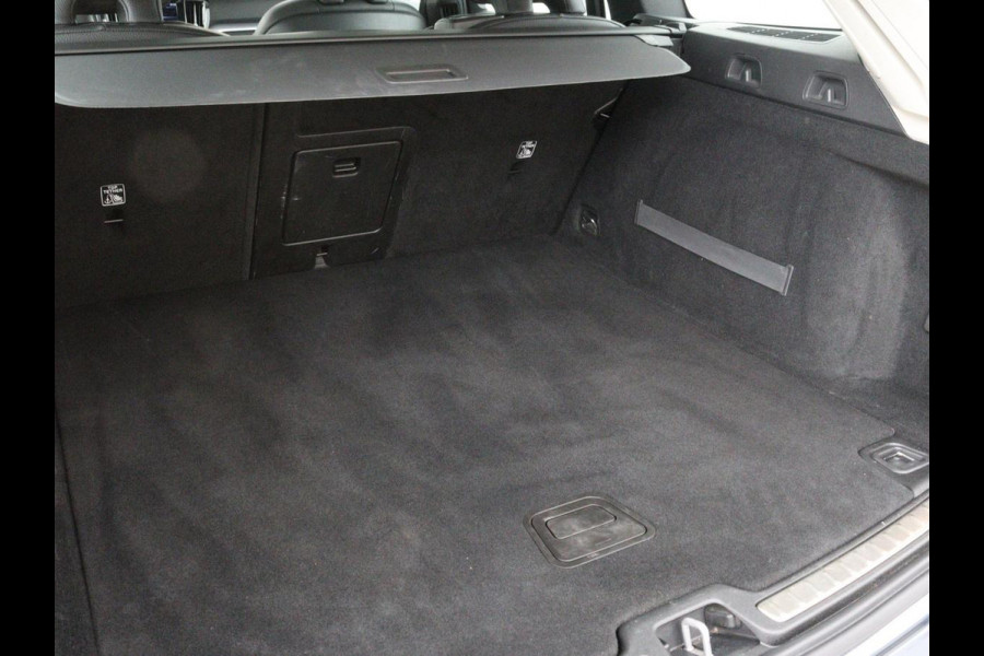 Volvo V60 2.0 D4 Momentum | 1e eigenaar | Panoramadak | Leder | Trekhaak | Stoelverwarming | Carplay | Navigatie | Full LED