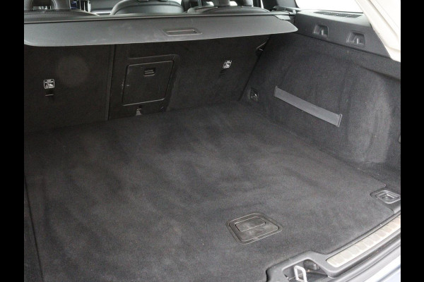 Volvo V60 2.0 D4 Momentum | 1e eigenaar | Panoramadak | Leder | Trekhaak | Stoelverwarming | Carplay | Navigatie | Full LED
