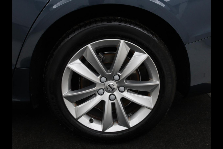 Volvo V60 2.0 D4 Momentum | 1e eigenaar | Panoramadak | Leder | Trekhaak | Stoelverwarming | Carplay | Navigatie | Full LED