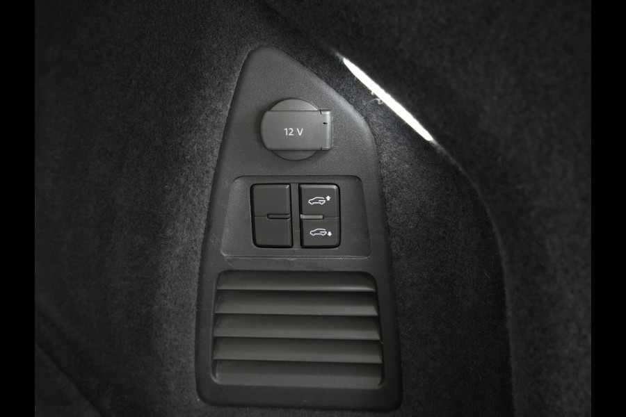 Volkswagen Touareg 3.0 TSi 4MOTION R 463pk Luchtvering Panorama Stoelverkoeling/verwarming 360Camera Carplay Navigatie 2