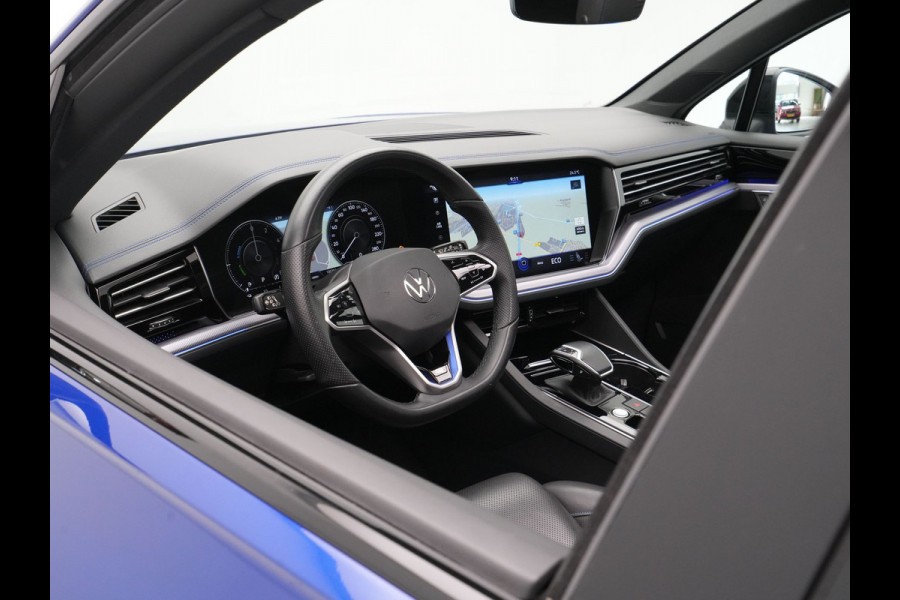 Volkswagen Touareg 3.0 TSi 4MOTION R 463pk Luchtvering Panorama Stoelverkoeling/verwarming 360Camera Carplay Navigatie 2