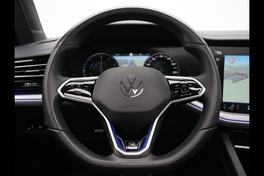 Volkswagen Touareg 3.0 TSi 4MOTION R 463pk Luchtvering Panorama Stoelverkoeling/verwarming 360Camera Carplay Navigatie 2