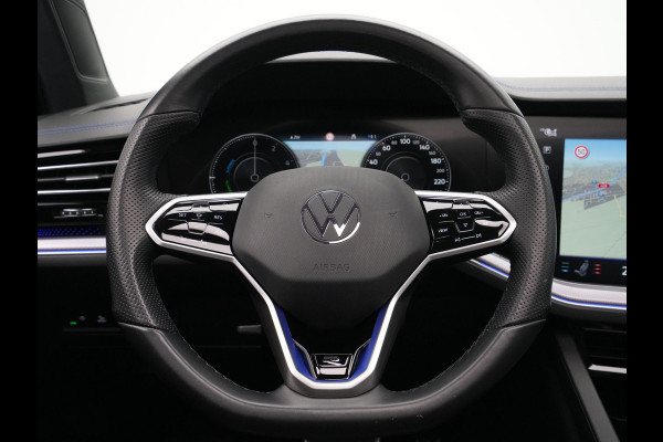 Volkswagen Touareg 3.0 TSi 4MOTION R 463pk Luchtvering Panorama Stoelverkoeling/verwarming 360Camera Carplay Navigatie 2