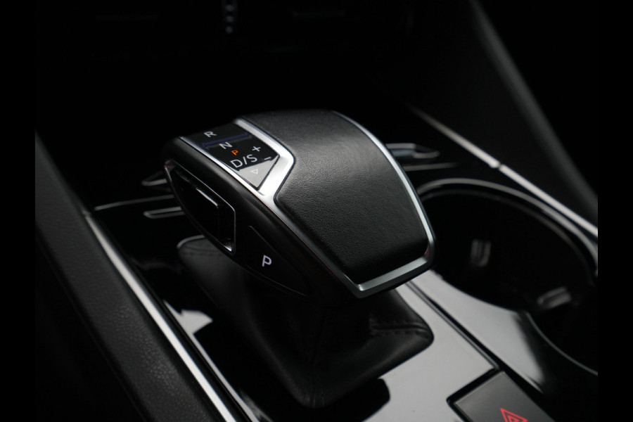 Volkswagen Touareg 3.0 TSi 4MOTION R 463pk Luchtvering Panorama Stoelverkoeling/verwarming 360Camera Carplay Navigatie 2