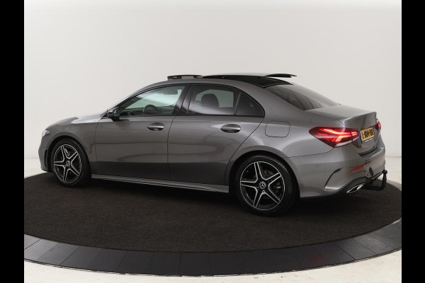 Mercedes-Benz A-Klasse 200 Business Solution AMG | Panoramadak | Stoelverwarming | Trekhaak | Matrix LED | Memory | Carplay | Keyless | Camera | Sfeerverlichting | Leder/Alcantara | Park Assist
