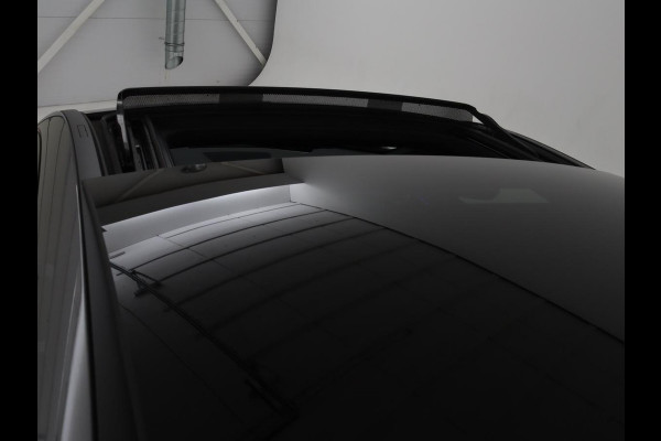 Mercedes-Benz A-Klasse 200 Business Solution AMG | Panoramadak | Stoelverwarming | Trekhaak | Matrix LED | Memory | Carplay | Keyless | Camera | Sfeerverlichting | Leder/Alcantara | Park Assist