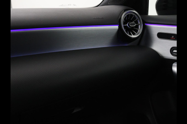 Mercedes-Benz A-Klasse 200 Business Solution AMG | Panoramadak | Stoelverwarming | Trekhaak | Matrix LED | Memory | Carplay | Keyless | Camera | Sfeerverlichting | Leder/Alcantara | Park Assist