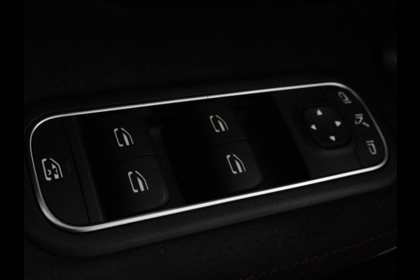Mercedes-Benz A-Klasse 200 Business Solution AMG | Panoramadak | Stoelverwarming | Trekhaak | Matrix LED | Memory | Carplay | Keyless | Camera | Sfeerverlichting | Leder/Alcantara | Park Assist