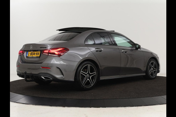 Mercedes-Benz A-Klasse 200 Business Solution AMG | Panoramadak | Stoelverwarming | Trekhaak | Matrix LED | Memory | Carplay | Keyless | Camera | Sfeerverlichting | Leder/Alcantara | Park Assist