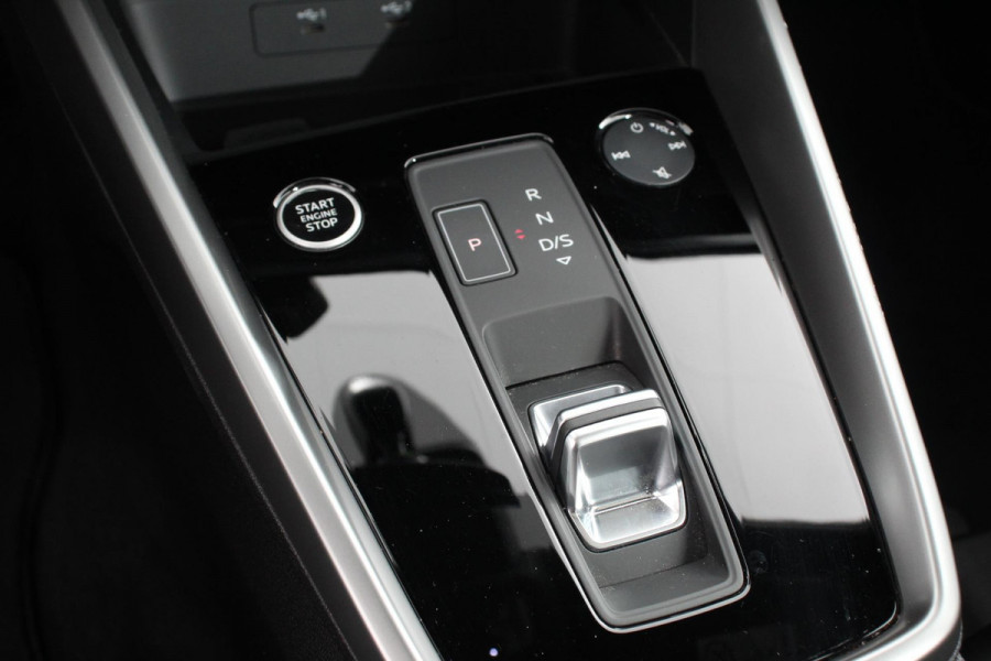 Audi A3 Sportback 35 TFSI 150pk S-Tronic Prestige | Panorama dak | Climate control | Navigatie | Appel Carplay/Android Auto | Electrisch bedienbare achterklep | Led | Dab | Virtual Cockpit | Adaptive Cruise Control | 17"LMV