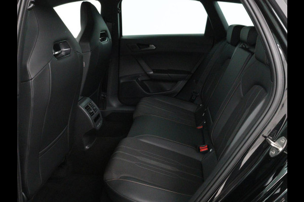 CUPRA Leon 1.4 e-Hybrid | Carplay | Stuurverwarming | Navigatie | Sfeerverlichting | Full LED | Keyless | Sportstoelen | Parkeerhulp | PHEV