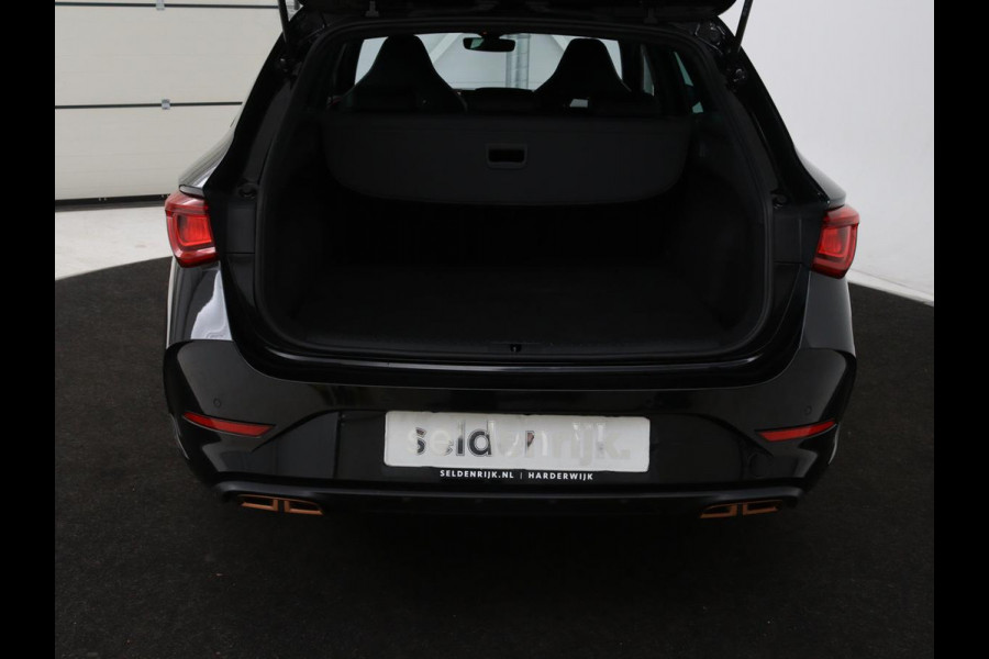 CUPRA Leon 1.4 e-Hybrid | Carplay | Stuurverwarming | Navigatie | Sfeerverlichting | Full LED | Keyless | Sportstoelen | Parkeerhulp | PHEV