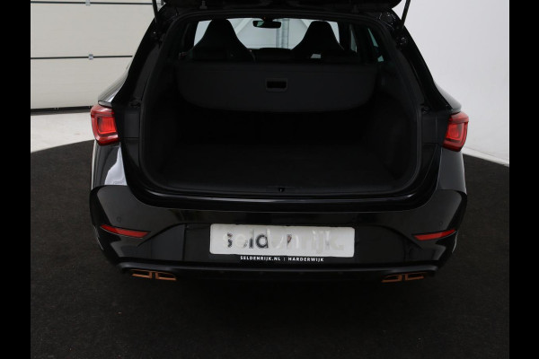 CUPRA Leon 1.4 e-Hybrid | Carplay | Stuurverwarming | Navigatie | Sfeerverlichting | Full LED | Keyless | Sportstoelen | Parkeerhulp | PHEV
