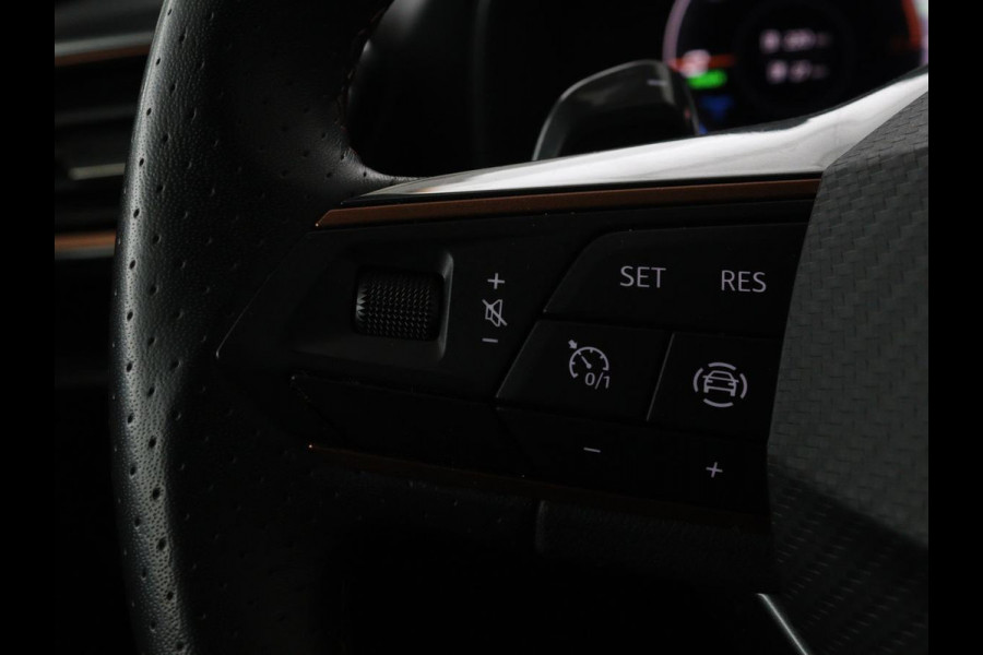 CUPRA Leon 1.4 e-Hybrid | Carplay | Stuurverwarming | Navigatie | Sfeerverlichting | Full LED | Keyless | Sportstoelen | Parkeerhulp | PHEV