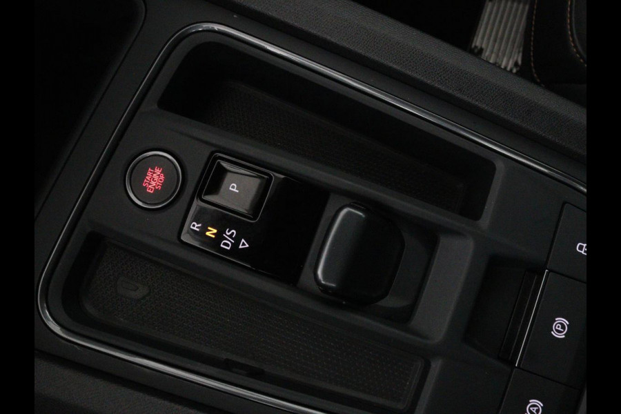 CUPRA Leon 1.4 e-Hybrid | Carplay | Stuurverwarming | Navigatie | Sfeerverlichting | Full LED | Keyless | Sportstoelen | Parkeerhulp | PHEV