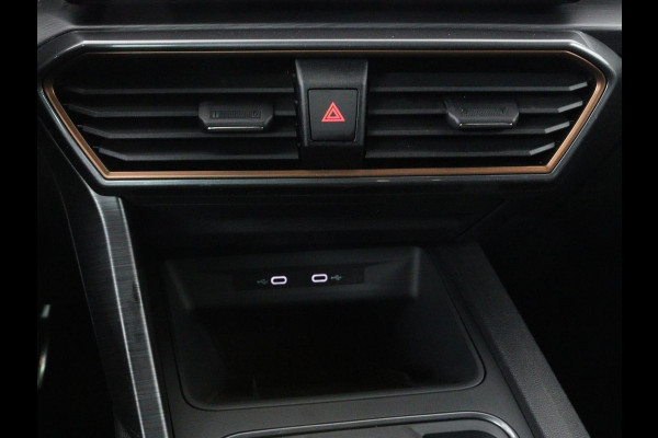 CUPRA Leon 1.4 e-Hybrid | Carplay | Stuurverwarming | Navigatie | Sfeerverlichting | Full LED | Keyless | Sportstoelen | Parkeerhulp | PHEV